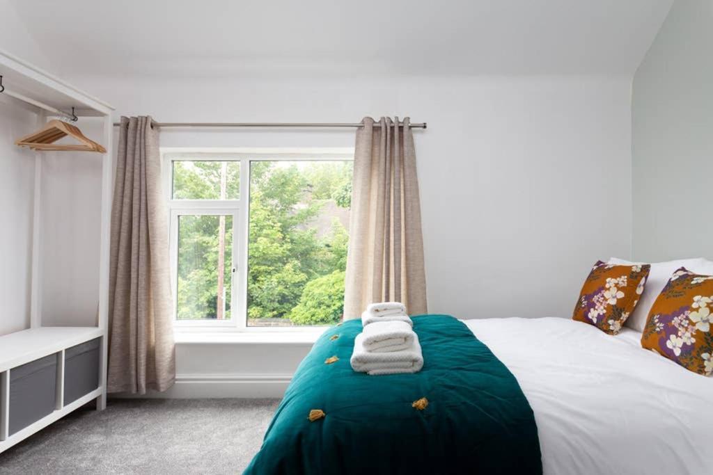 Look At The Views - Huddersfield Haven Sleeps 6 Apartment Bagian luar foto